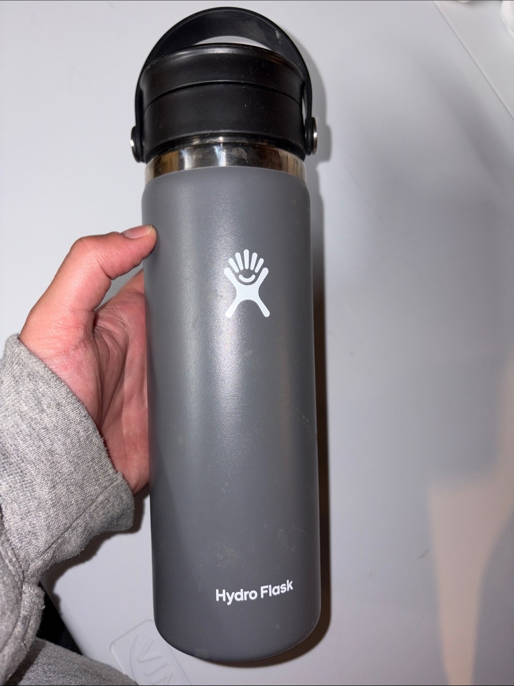 20 oz HYDROFLASK water bottle reusable stainless steel